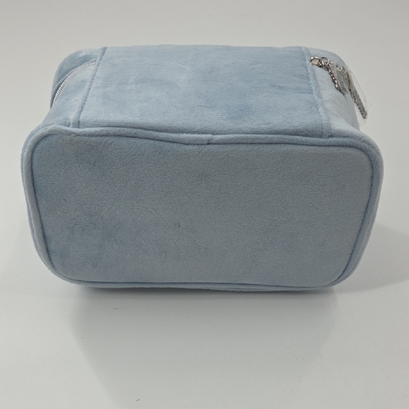 Juicy Couture Light Blue Velvet Cosmetic Case - Picture 8 of 16